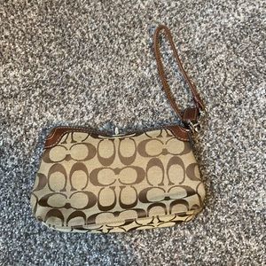 Wristlet bag